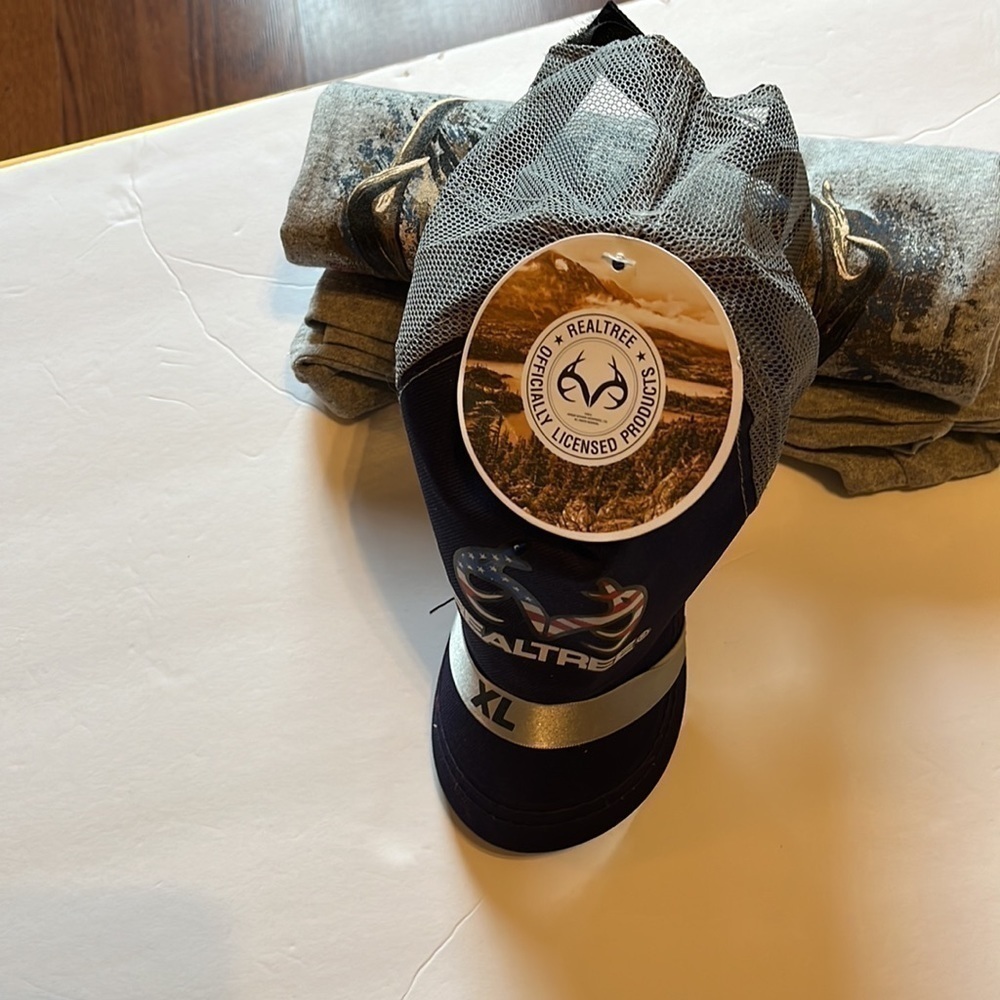 NWT, men’s American Realtree, graphic T-shirt, and matching hat. XL